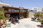 Takis - Mykonos Tavern serving lunch