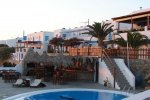 Carrop Tree - Mykonos Hotel with a bar