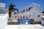 Magas Hotel - Mykonos Hotel with a sun lounge