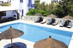 Anemos Apartments & Studios - Mykonos Rooms & Apartments with a sun lounge